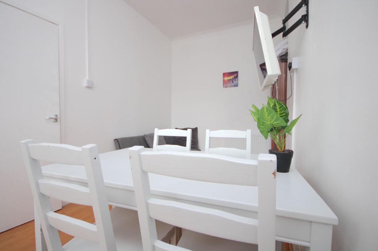 Great Flat Located In Trendy Soho Apartment