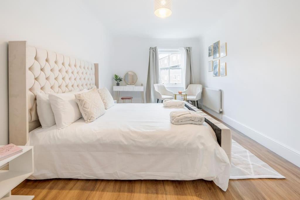 Holiday home House 10 Mins To Tower Bridge Hot Tub & Parking