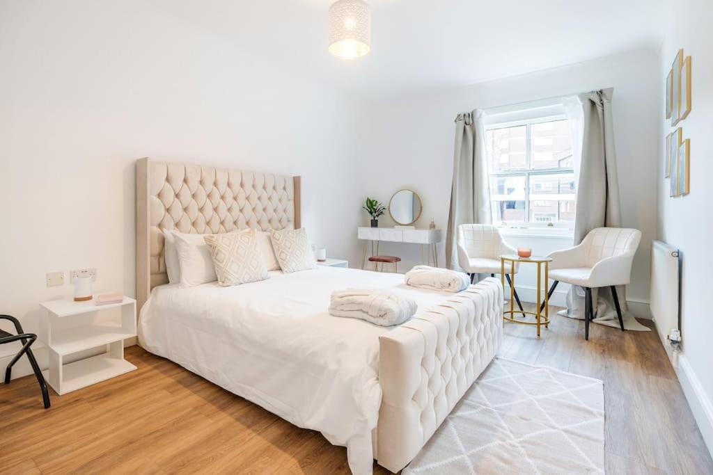 Holiday home House 10 Mins To Tower Bridge Hot Tub & Parking