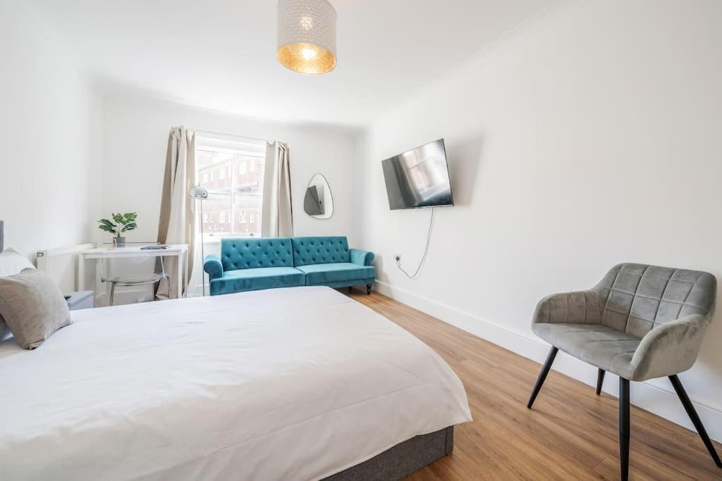 House 10 Mins To Tower Bridge Hot Tub & Parking Holiday home London