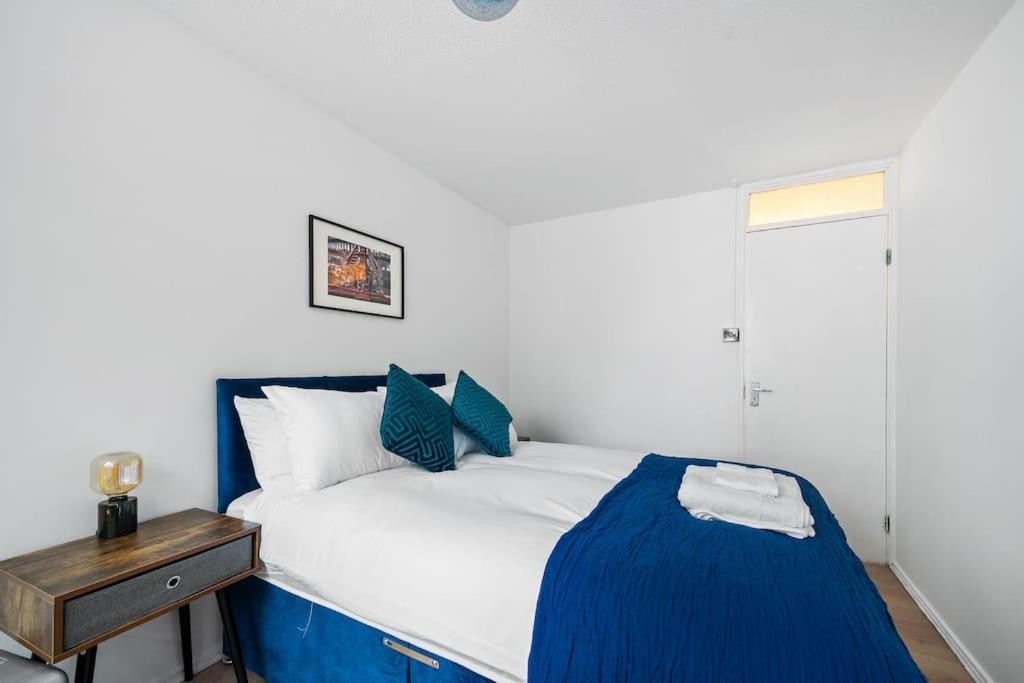 Apartment Stunning 4br In