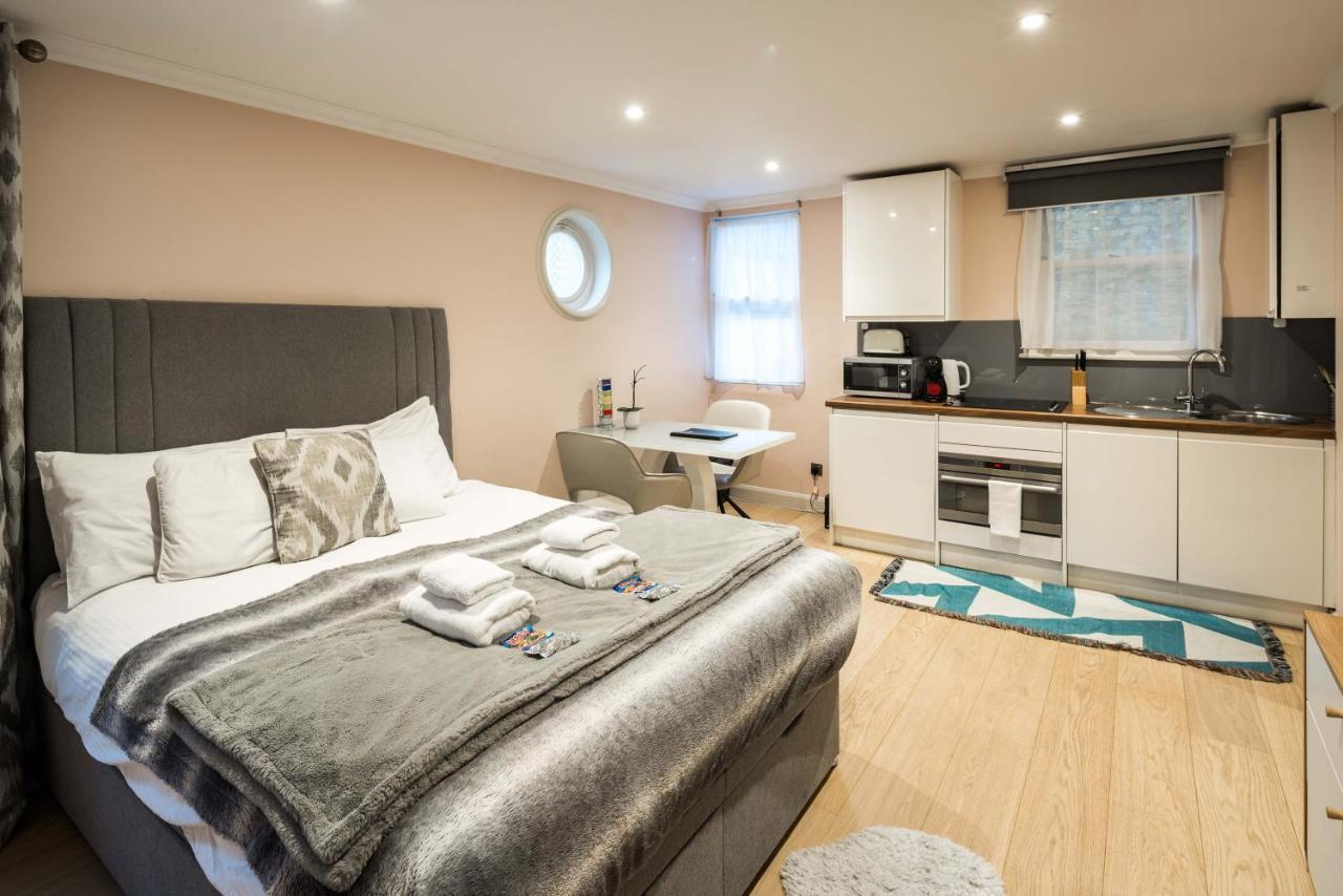 Superb Chelsea Rare Find With Patio 2 Min From Tube Appartement Londen