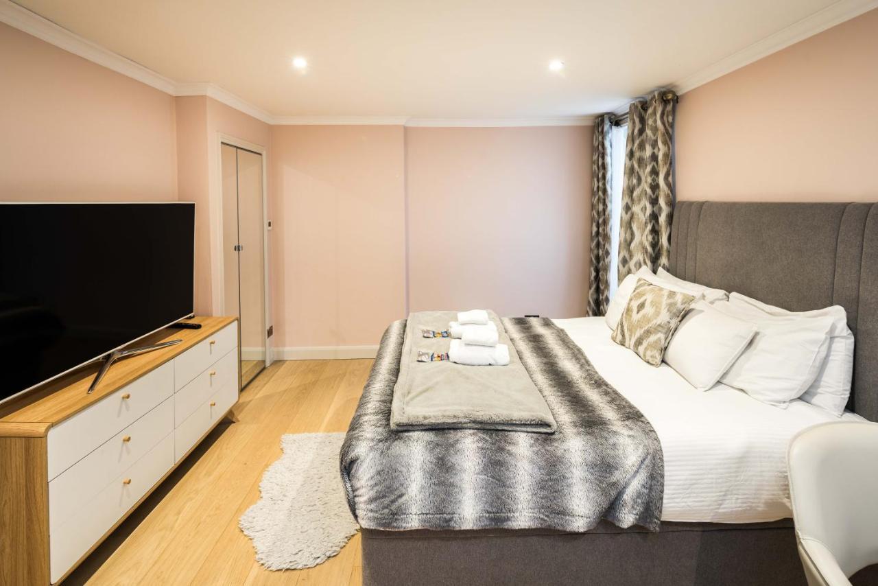 Superb Chelsea Rare Find With Patio 2 Min From Tube * Londen