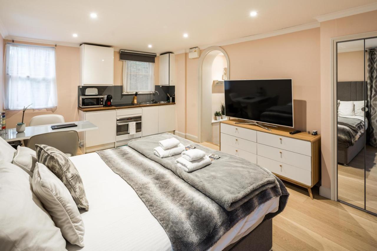 Superb Chelsea Rare Find With Patio 2 Min From Tube * Londen