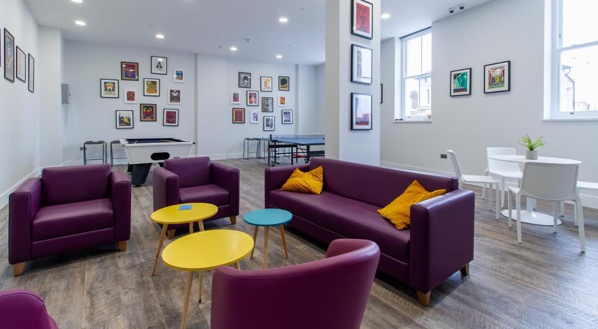 Stunning Modern At Seven Sisters Located In London