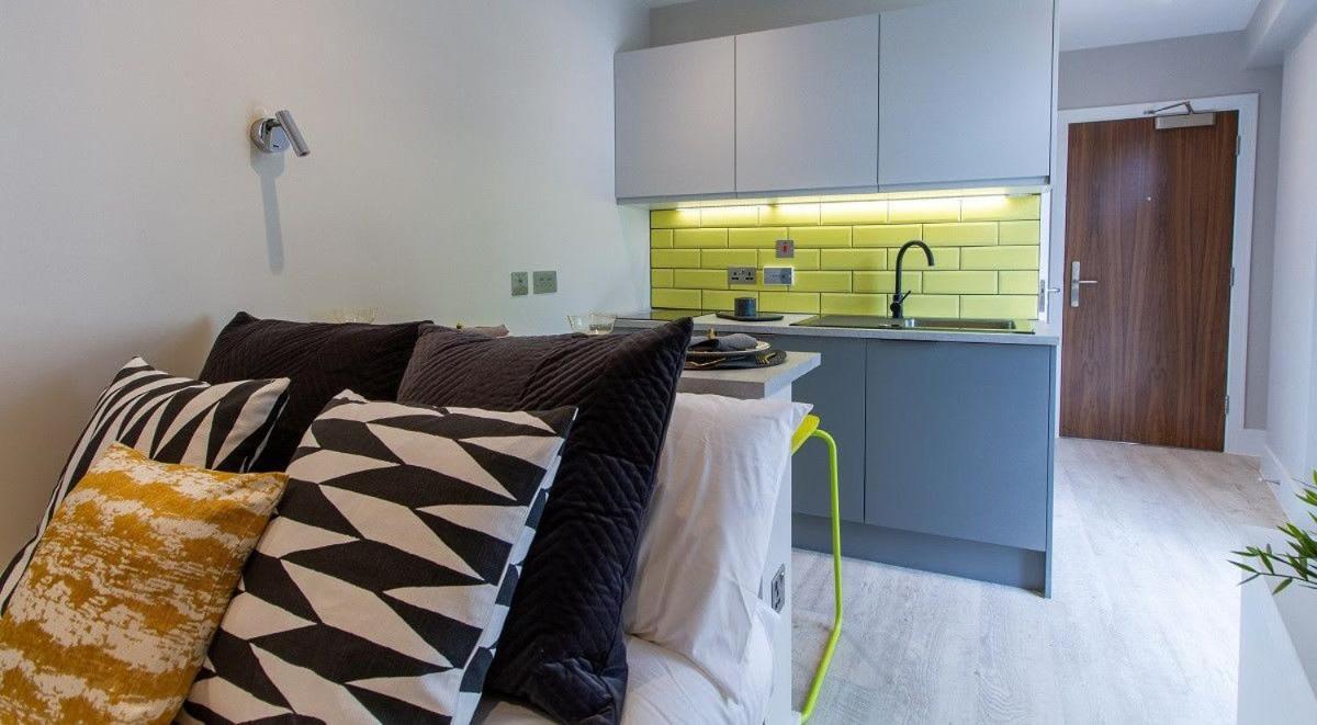 Stunning Modern At Seven Sisters Located In * London