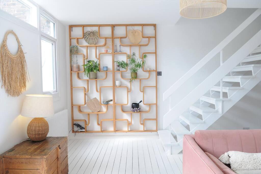 Light Filled Mid- Century 3 Bed In Dulwich
