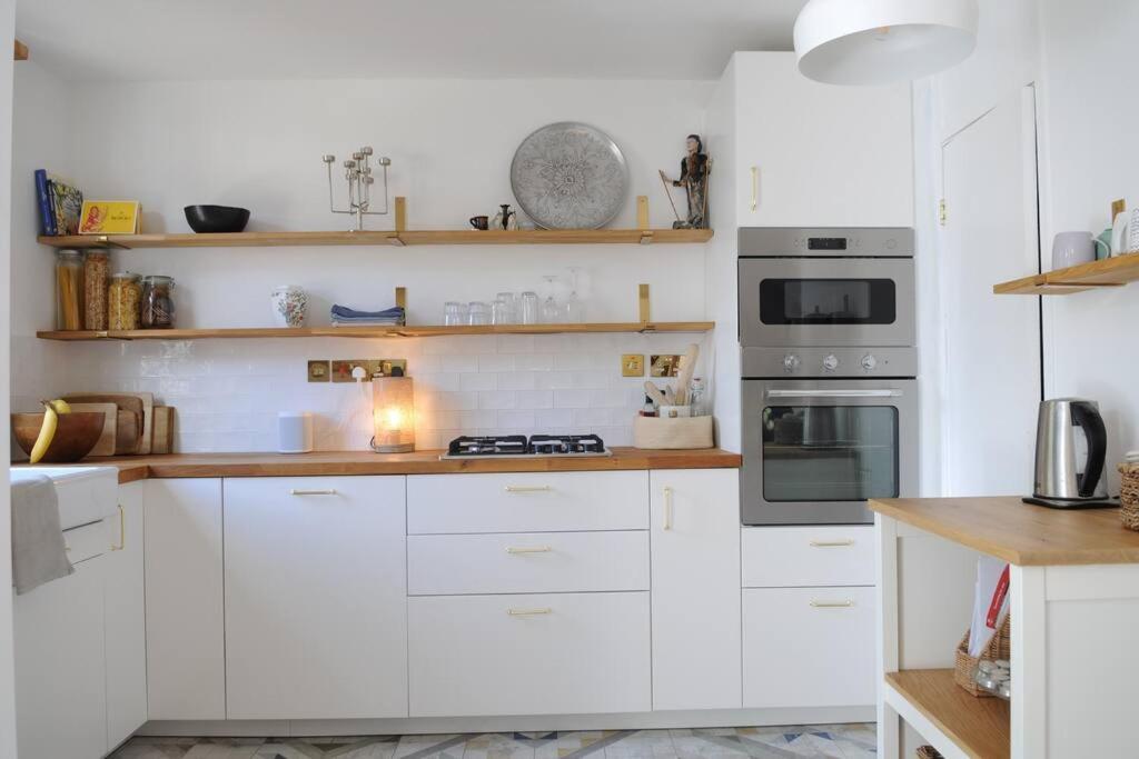Light Filled Mid- Century 3 Bed In Dulwich Holiday home London