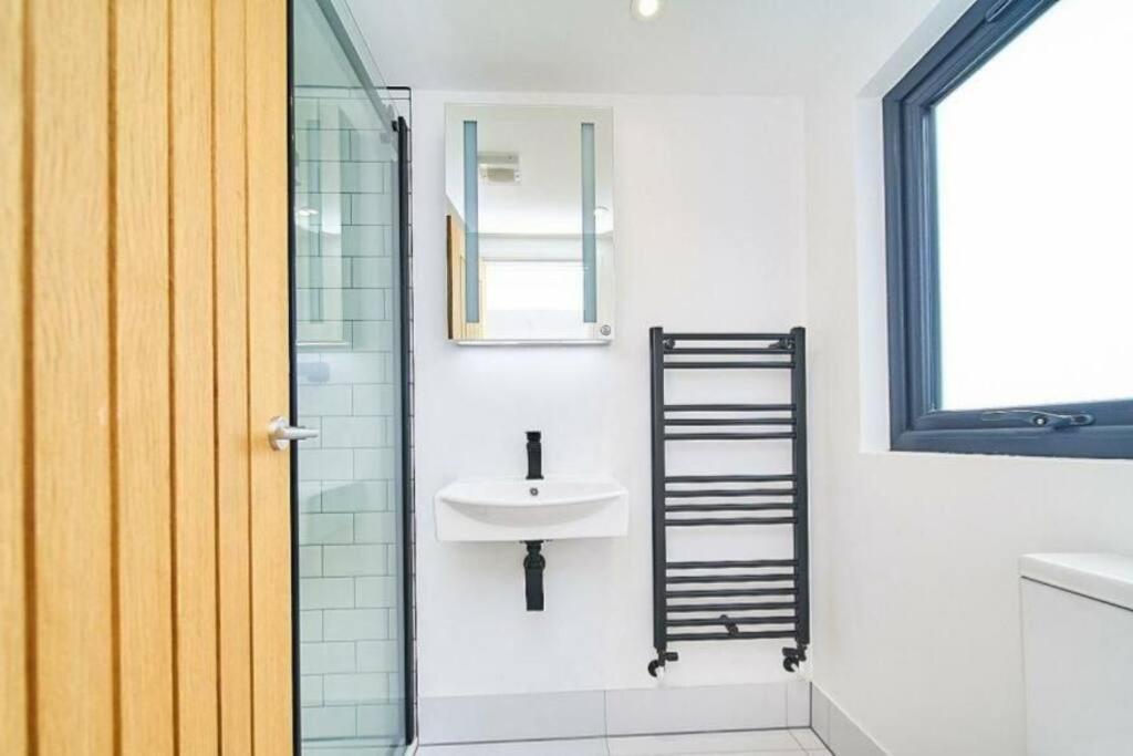 Appartement Spacious 4br House, London, Sleeps 9, Parking Available Londen
