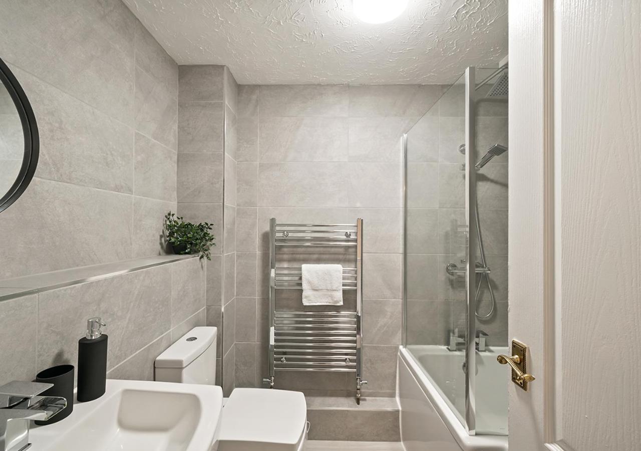 Holiday home East House Near Tube With Parking *