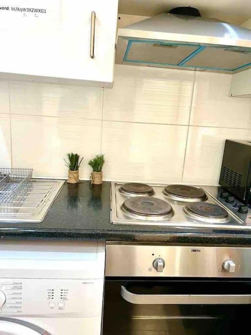 Beautiful One Bedroom Flat In Location Appartement Londen