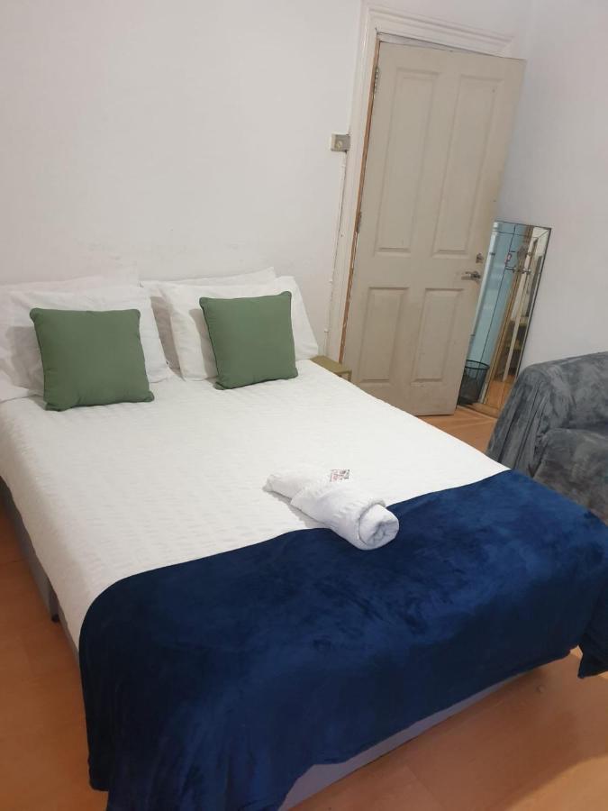 Balham, South Spacious F2, 6 Available Gjestgiverier London