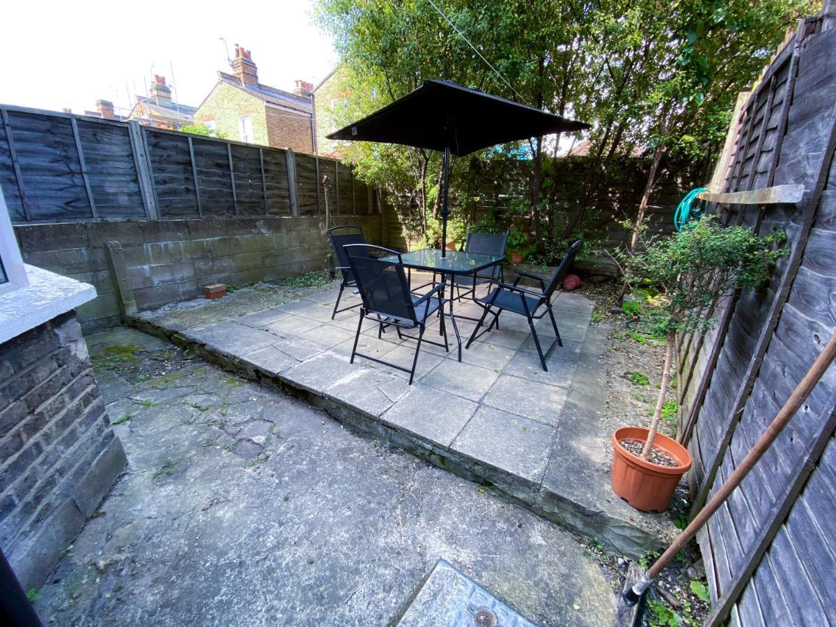4 Bedroom House Parking & Garden Near Central Holiday home London