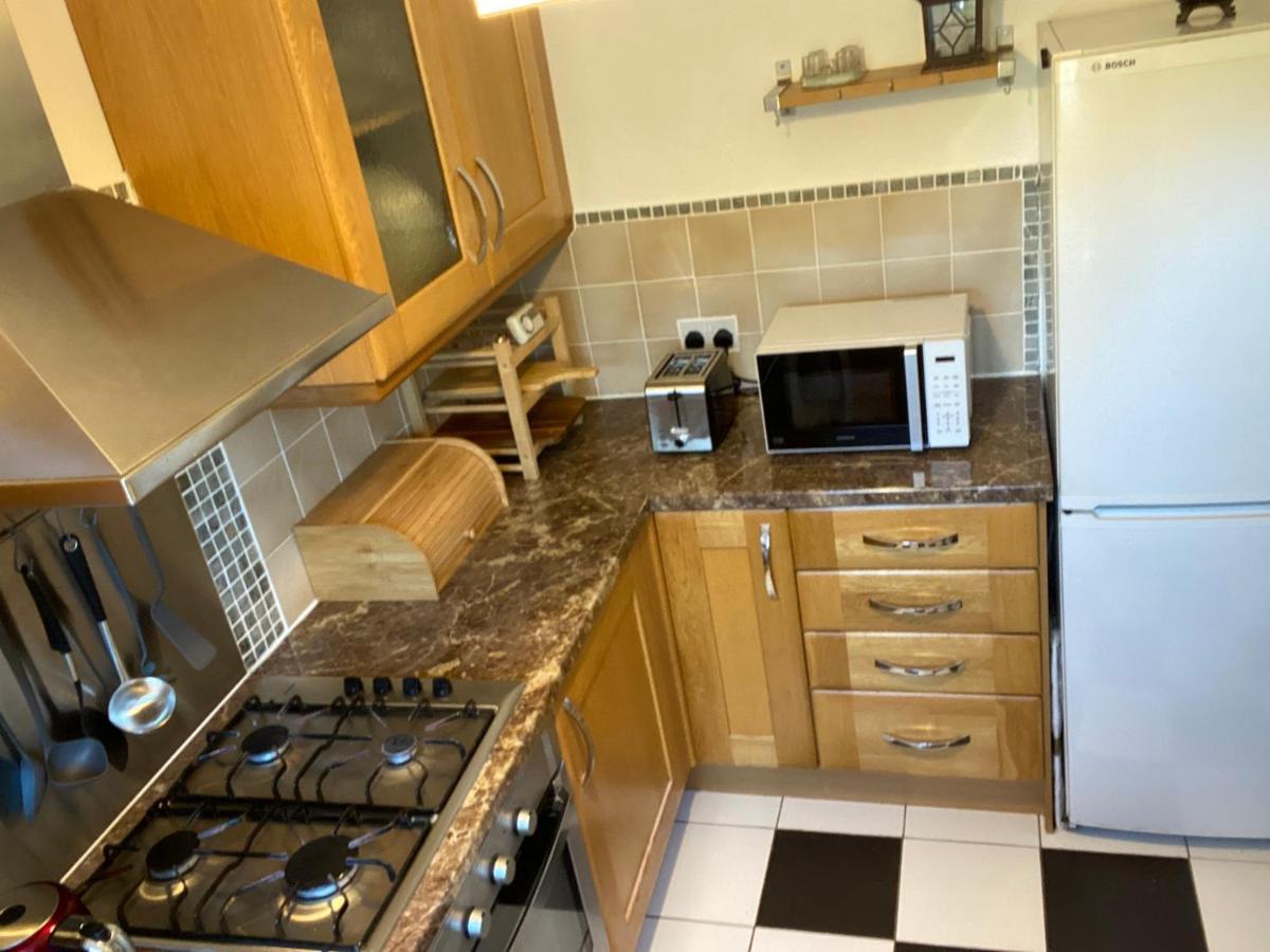 Beautiful 2 Bedroom & Balcony Flat In Leilighet