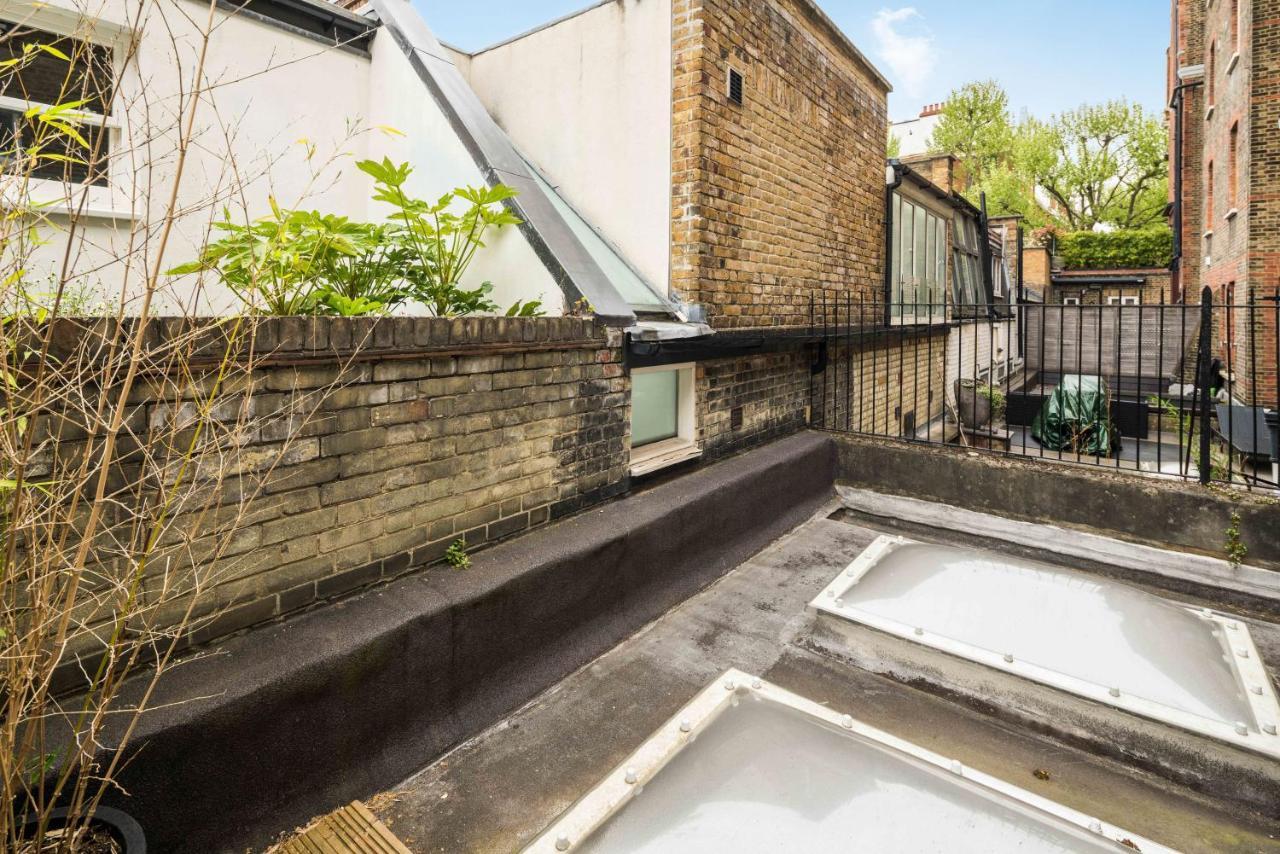 Superb Chelsea Rare Find With Patio 2 Min From Tube Appartement *