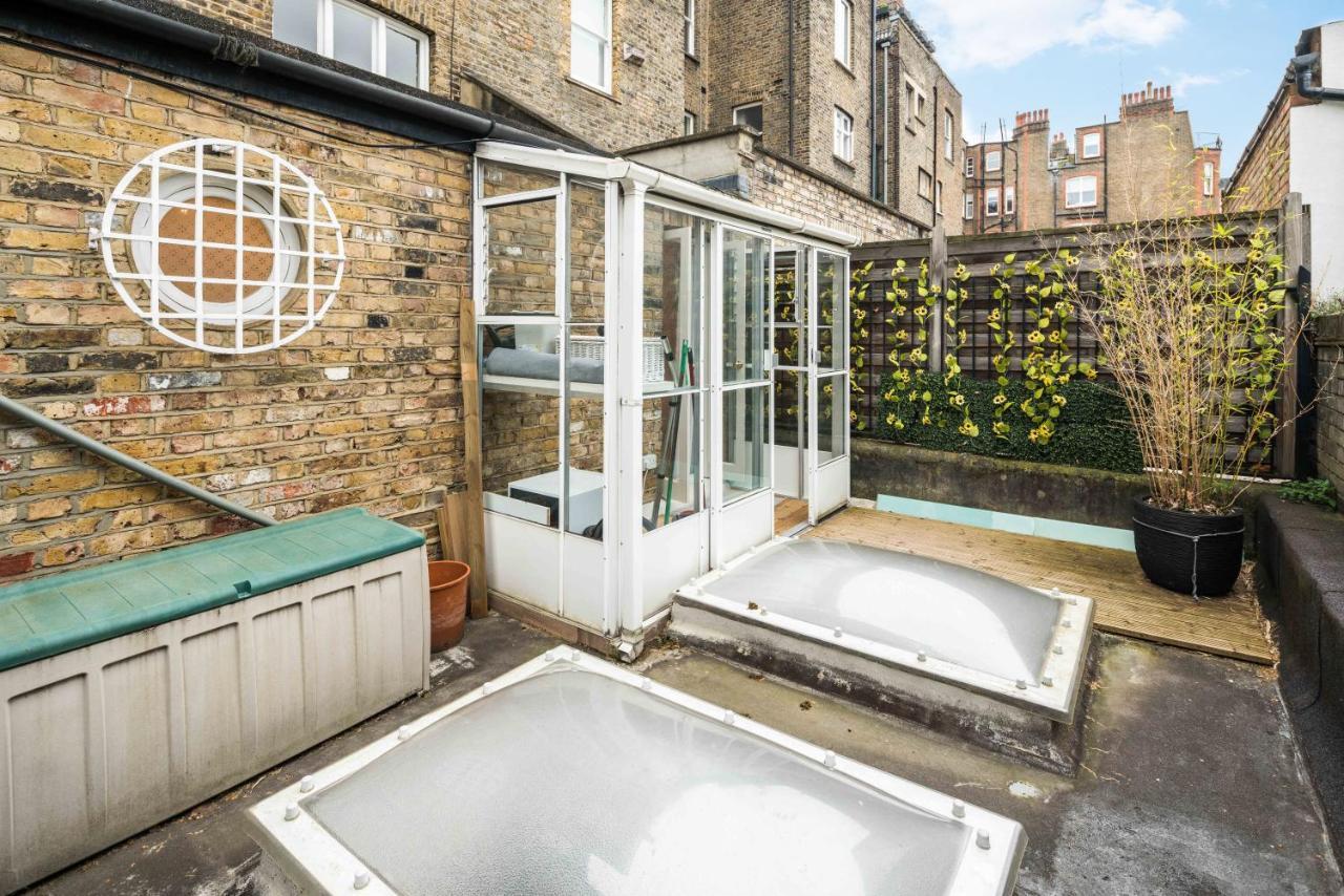 Superb Chelsea Rare Find With Patio 2 Min From Tube Appartement *