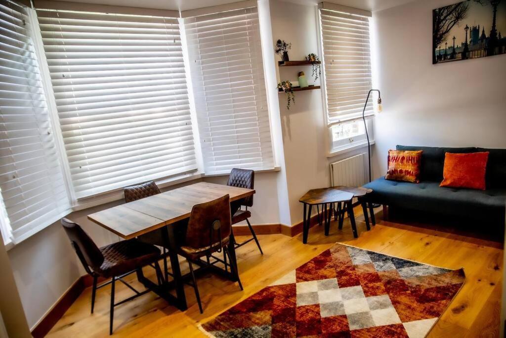 Apartment Airy, 3 Bedrooms, Ensuite , Flat