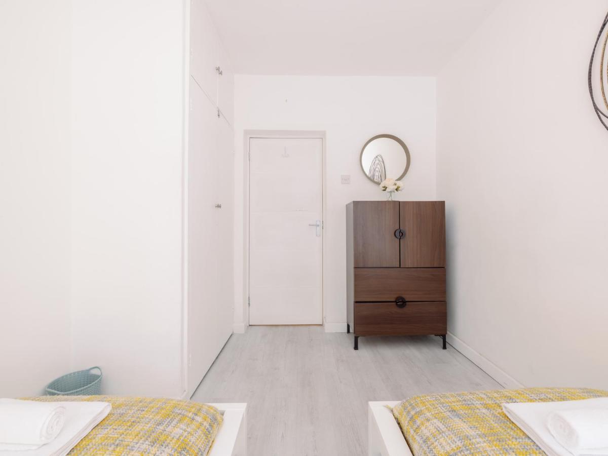 Apartment Spacious Flat In South With Balcony - Pass The Keys