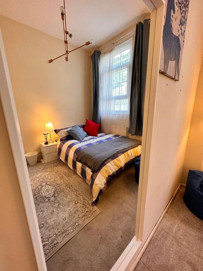 2 Amazing Double In Whitechapel London