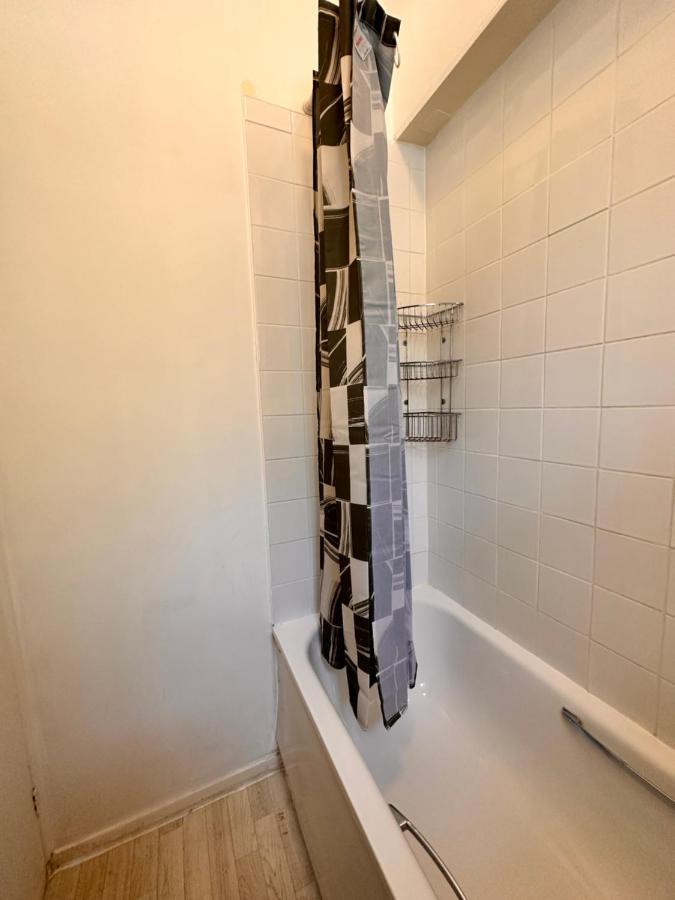 2 Amazing Double In Whitechapel * London
