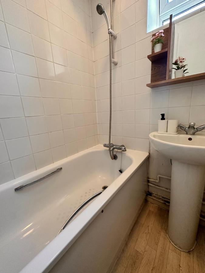 2 Amazing Double In Whitechapel * London