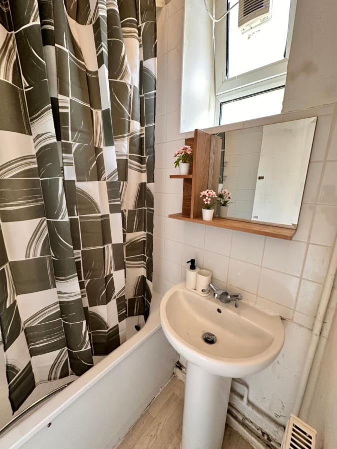2 Amazing Double In Whitechapel * London
