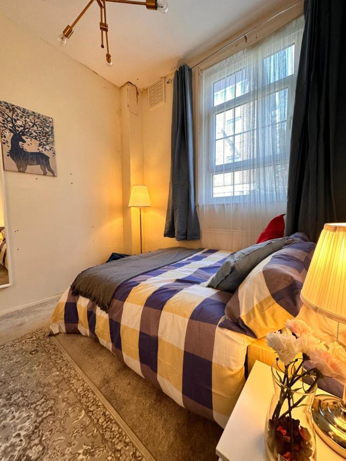 2 Amazing Double In Whitechapel * London