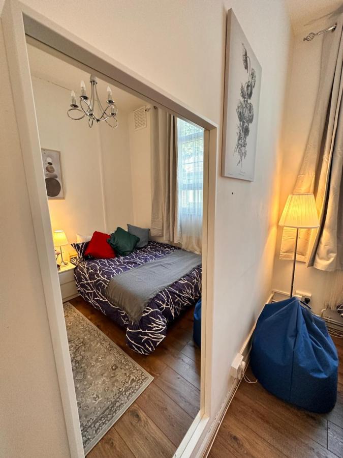2 Amazing Double In Whitechapel * London