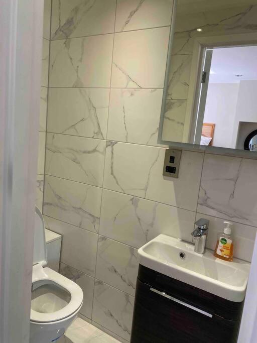 Apartment Airy, 3 Bedrooms, Ensuite , Flat *