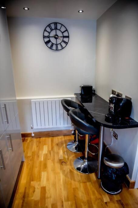 Airy, 3 Bedrooms, Ensuite , Flat Apartment London