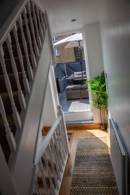 Airy, 3 Bedrooms, Ensuite , Flat