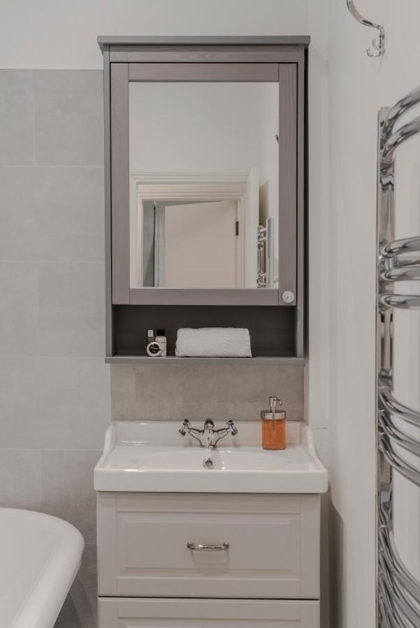 Lux And Spacious 4 Bedroom Camden Apartment *