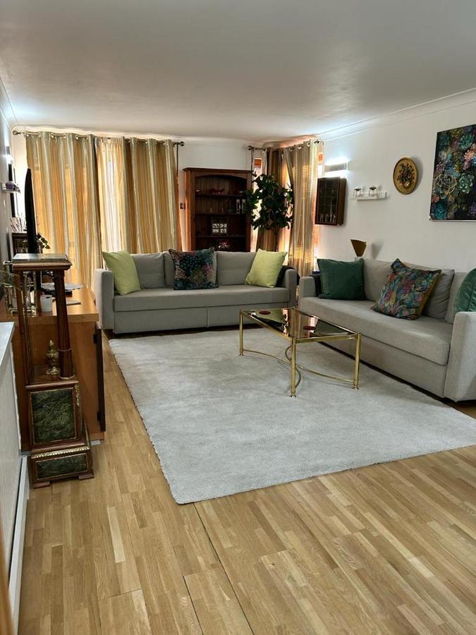 Bayswater Apartment