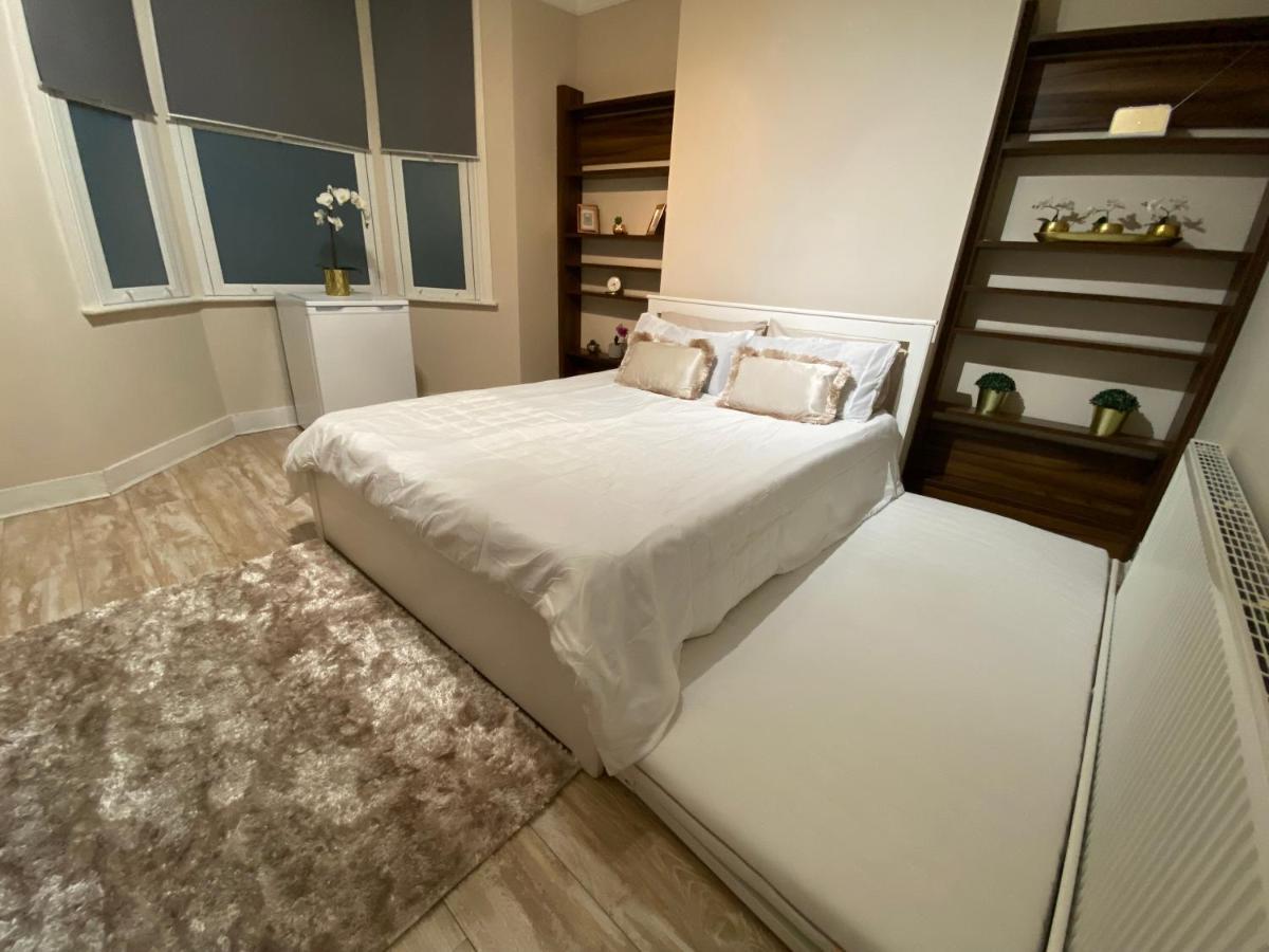 Private In Excellent Family House ,zone 2 *