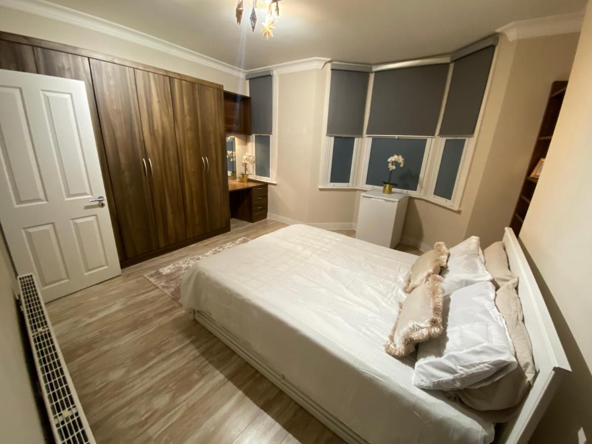Private In Excellent Family House ,zone 2 Privatunterkunft *