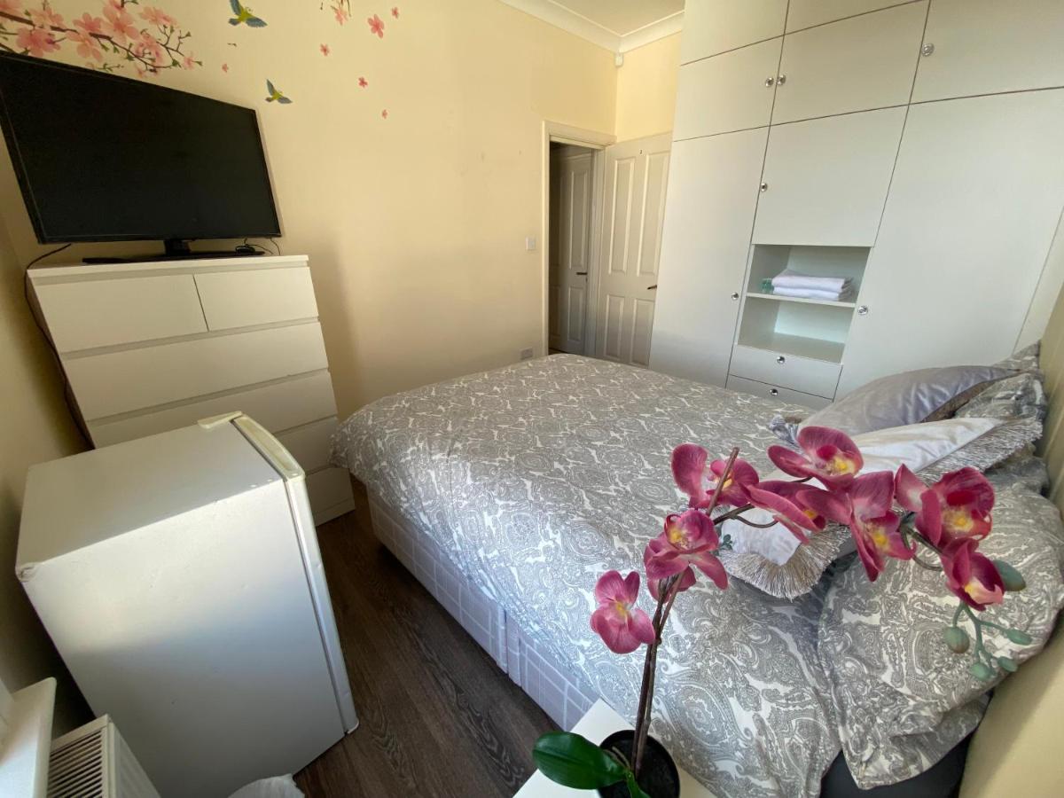 Private In Excellent Family House ,zone 2 Privatunterkunft *