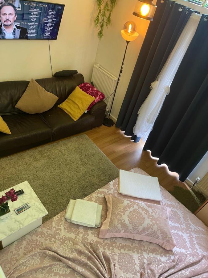 Homestay Ari Luxury Triple London