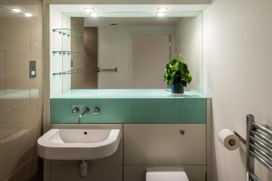 Altido Modern Flat With Canal Views Apartment *