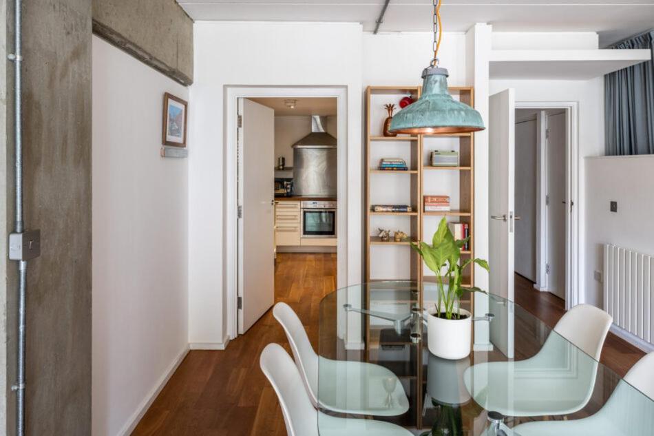 Altido Modern Flat With Canal Views Apartment London