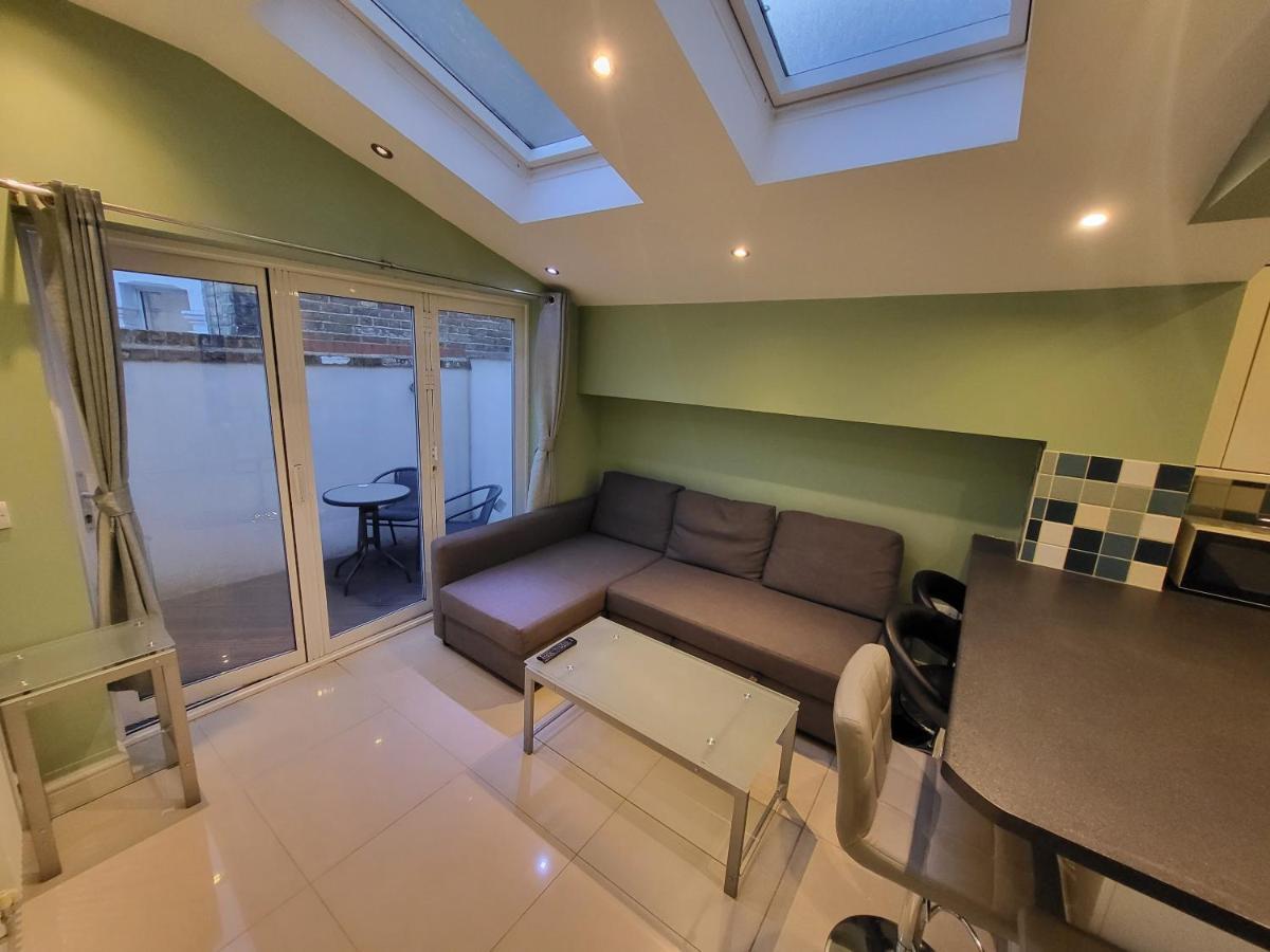 Large 4 Bedroom House In Leilighet *