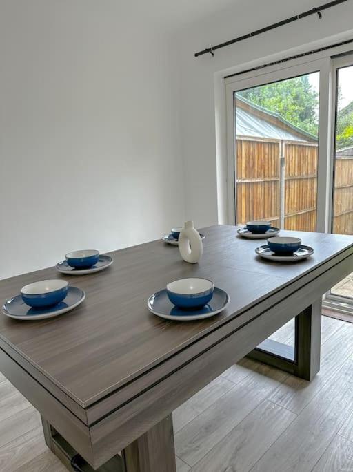 Comfortable In 3 Bed House London