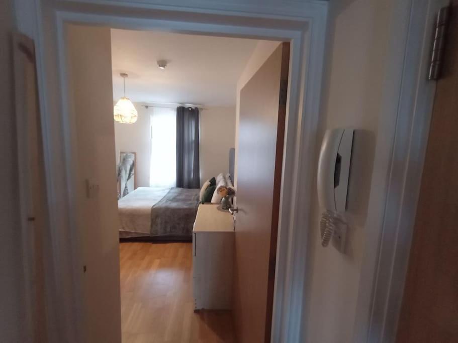 1- Bedroom Flat In London, Sleeps 4, Good Transport Link Apartment London