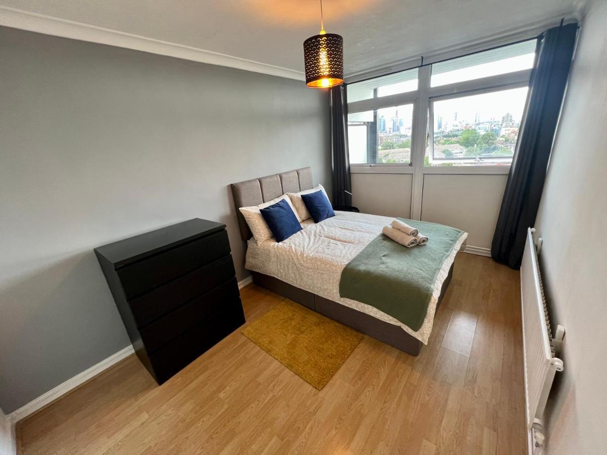 New Tower Bridge , Canada Water 2 Bedroom Flat With A View * Londen