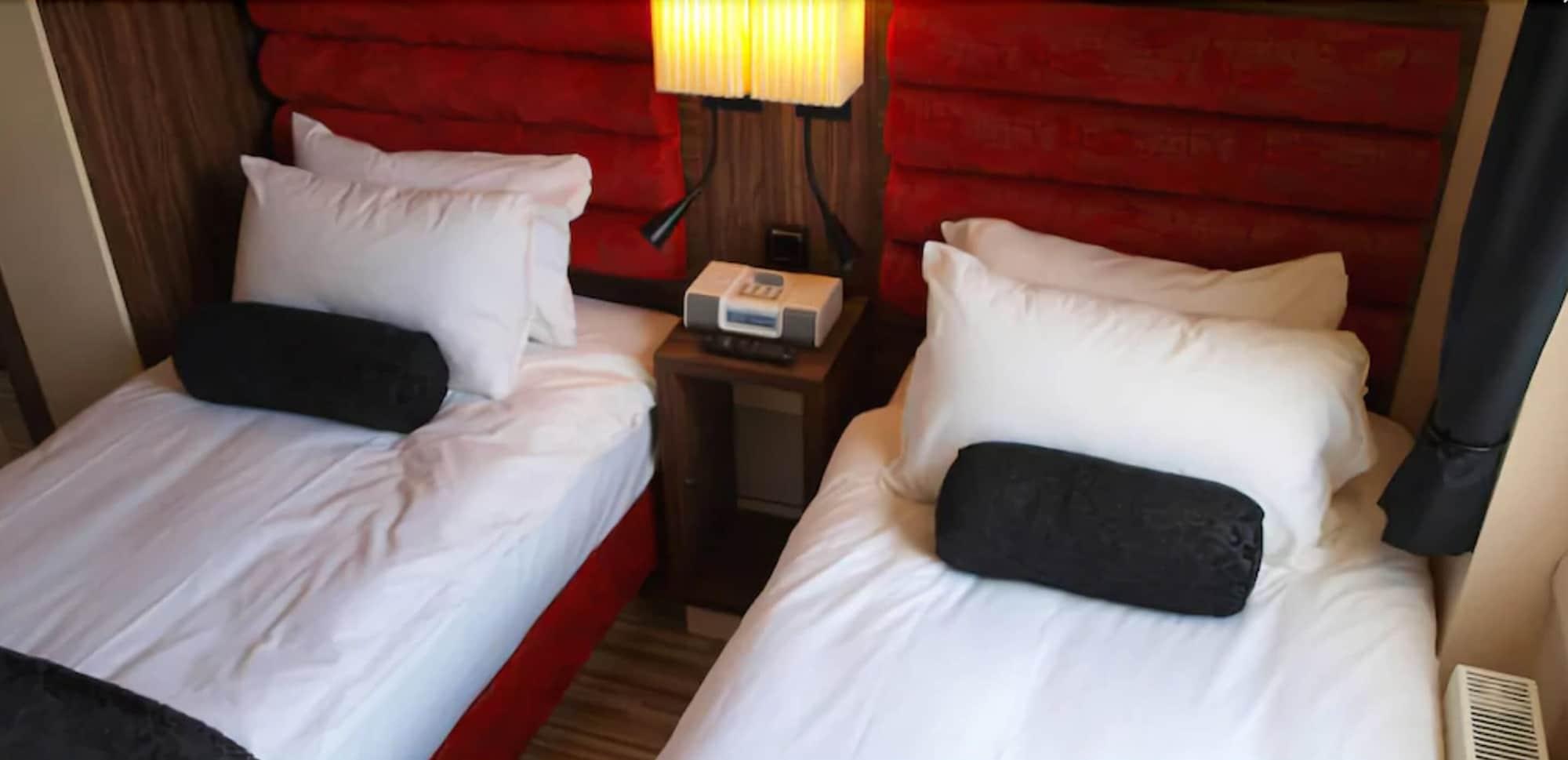 Hotel Simply & 4*