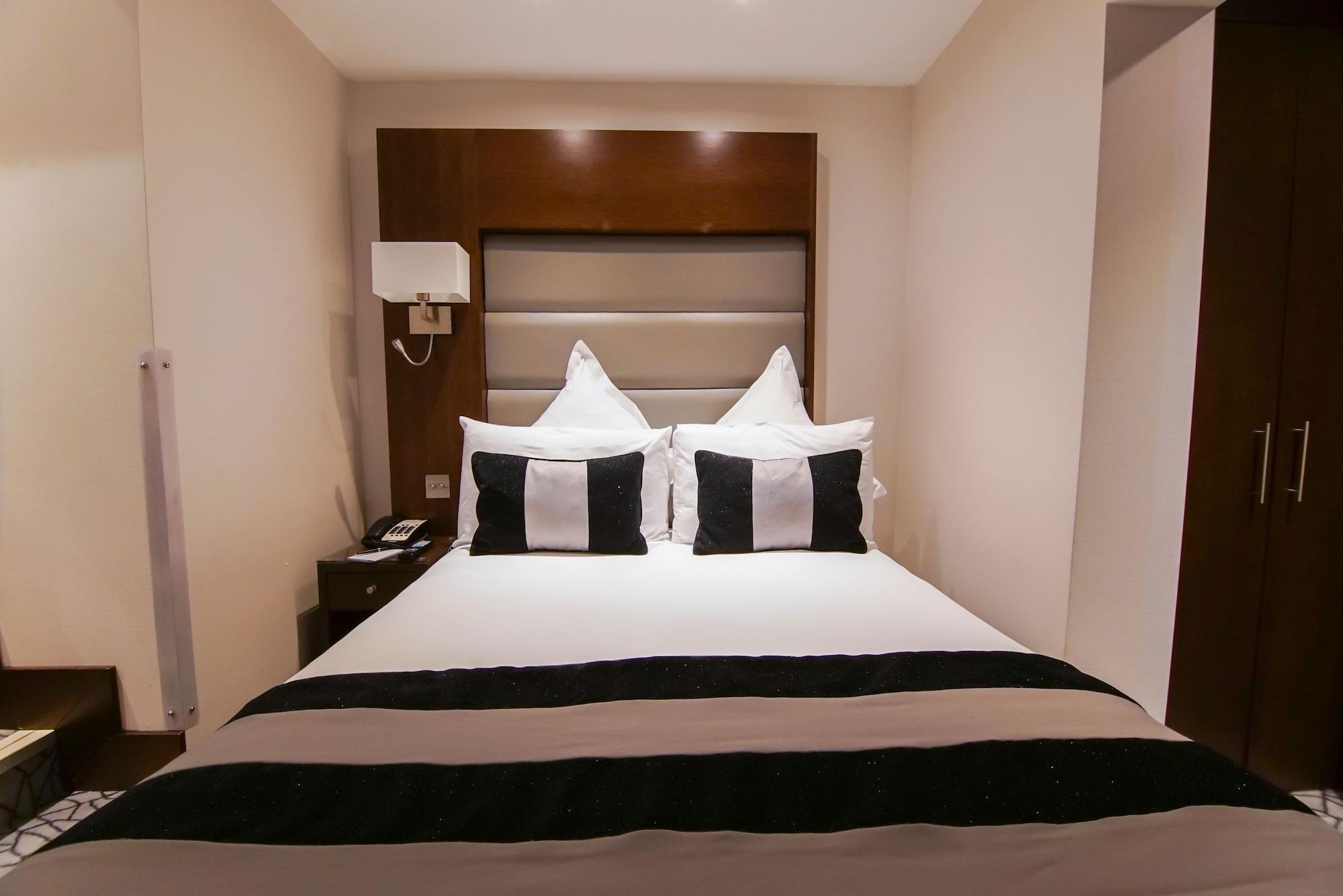 Hyde Park International Hotel