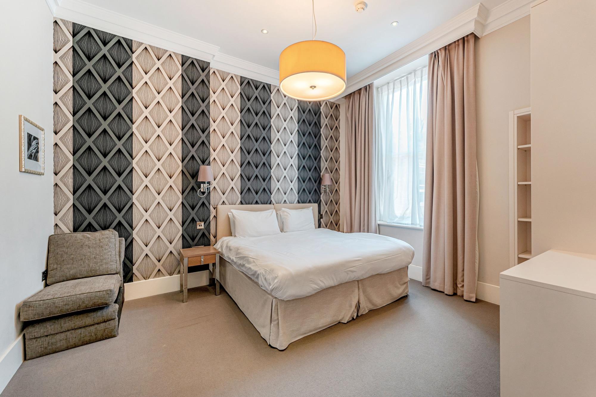 Ashburn Court 4*