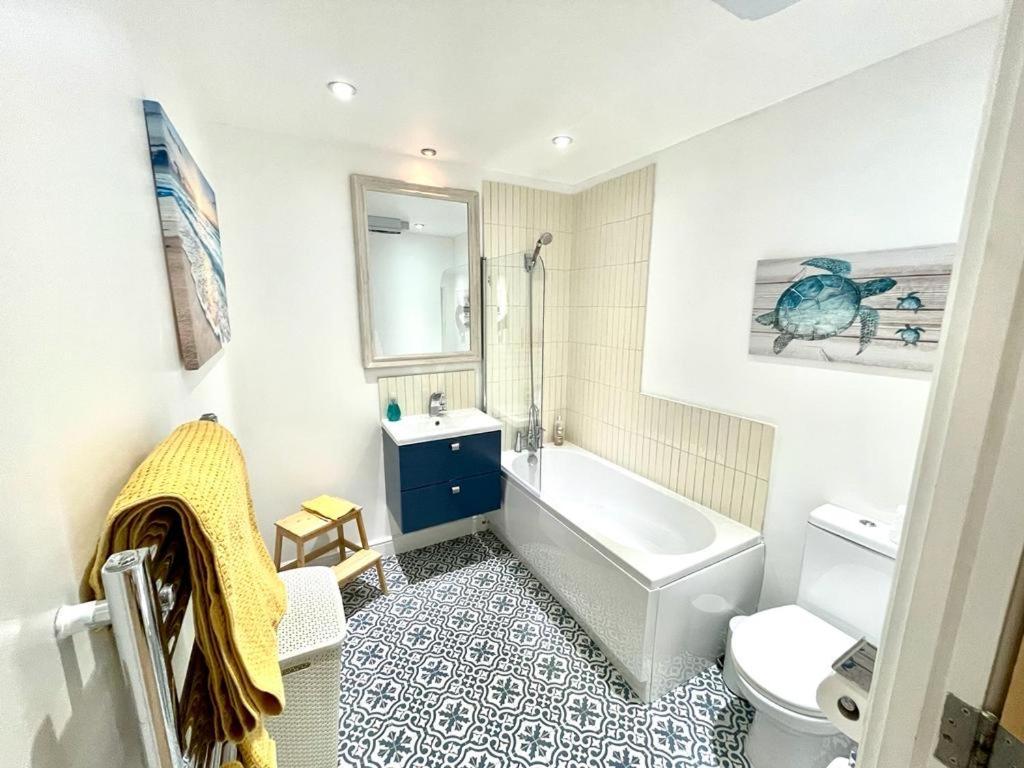 Cosy 1 Bedroom With Balcony Near Chiswick Apartment