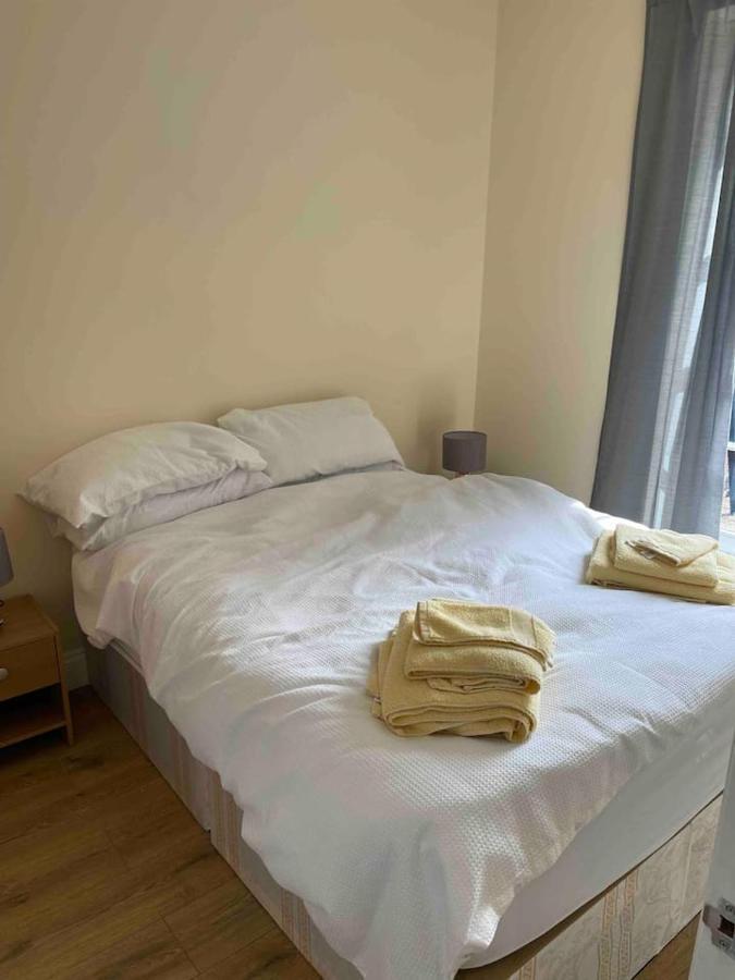 Apartment Quiet And Cozy 2 Seperate Bedrooms And 2 Bathroom With Terrace London