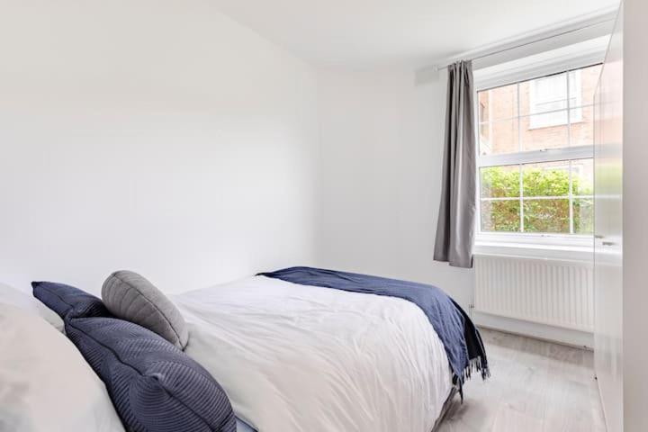 Apartment Lovely 3 Bedroom Flat In North