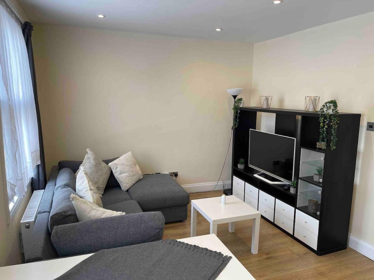 Quiet And Cozy 2 Seperate Bedrooms And 2 Bathroom With Terrace Apartment